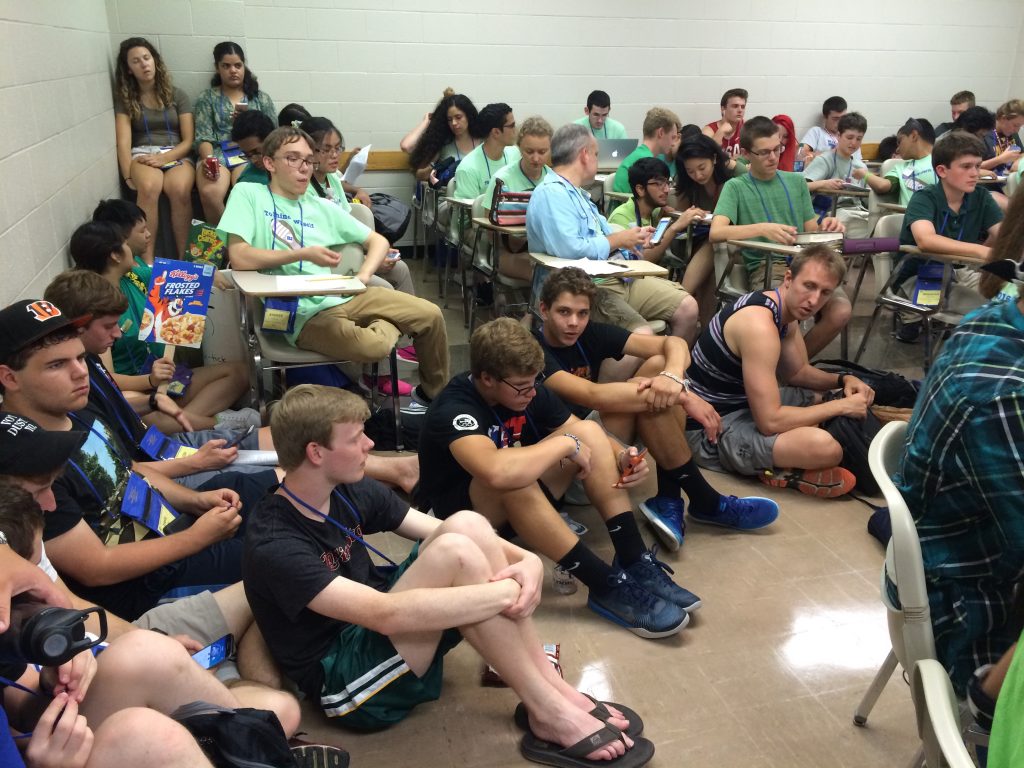 Crowded certamen room